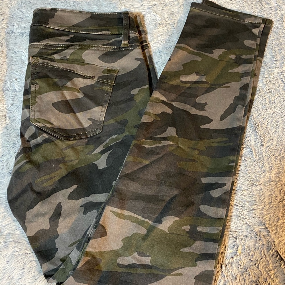 Express Jeans Low Rise Camo Ankle Legging
